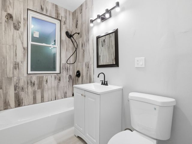 8011 S Dante Avenue, Chicago, IL 60619