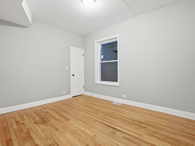 8011 S Dante Avenue, Chicago, IL 60619