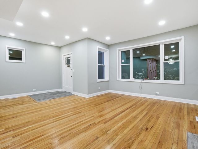 8011 S Dante Avenue, Chicago, IL 60619