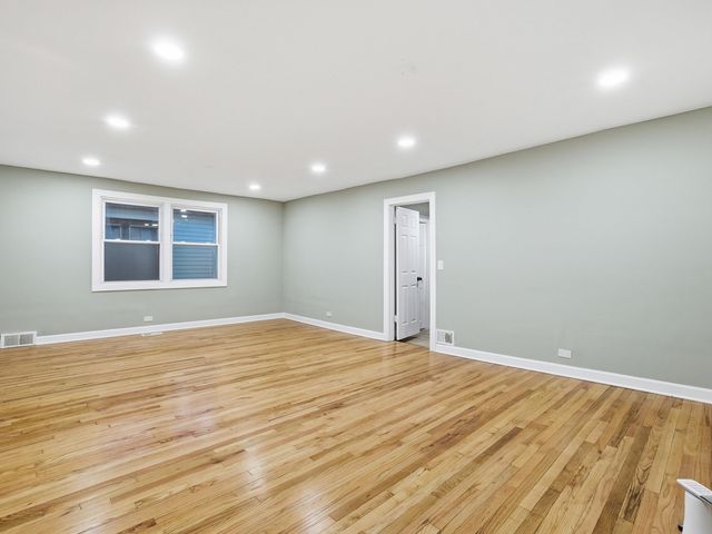 8011 S Dante Avenue, Chicago, IL 60619