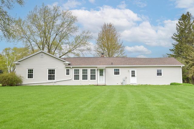 2073 Sumner STREET, Hartford, WI 53027
