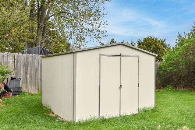 2073 Sumner STREET, Hartford, WI 53027