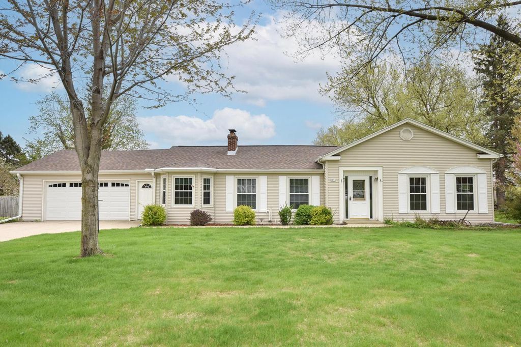 2073 Sumner STREET, Hartford, WI 53027