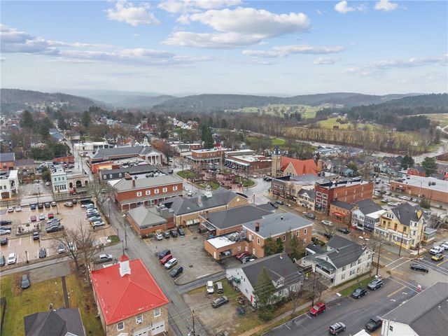 336 Village Court, Ligonier Boro, PA 15658