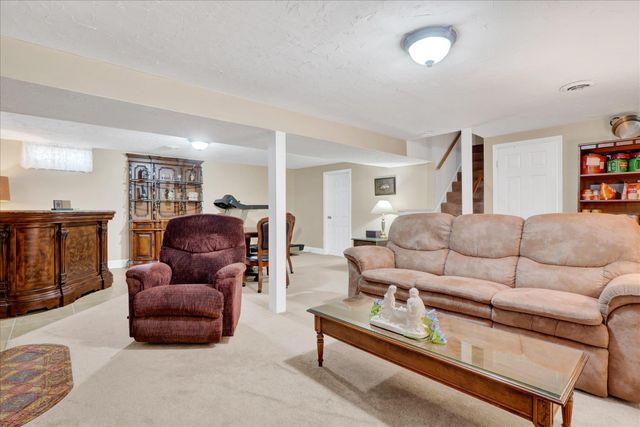 6 WASHINGTON RD, New Freedom, PA 17349