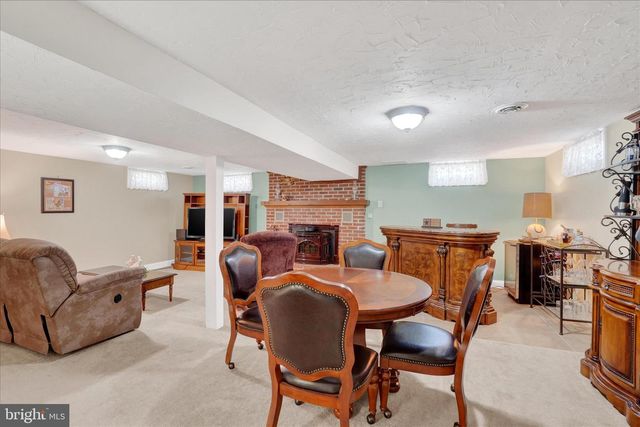 6 WASHINGTON RD, New Freedom, PA 17349