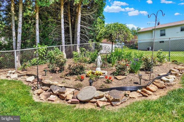 6 WASHINGTON RD, New Freedom, PA 17349
