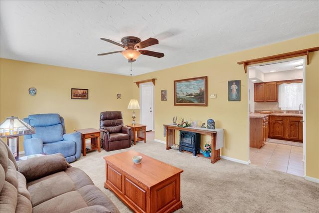 6 WASHINGTON RD, New Freedom, PA 17349
