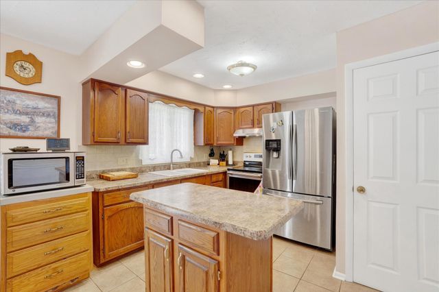 6 WASHINGTON RD, New Freedom, PA 17349