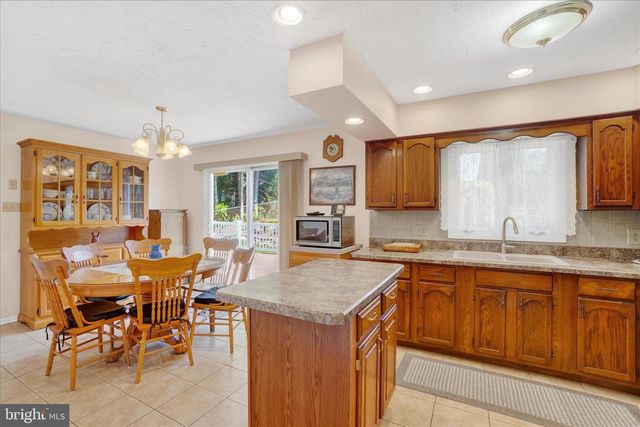 6 WASHINGTON RD, New Freedom, PA 17349