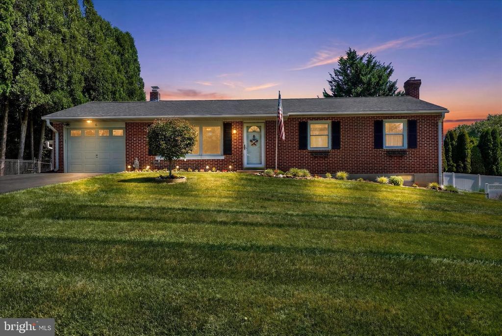 6 WASHINGTON RD, New Freedom, PA 17349