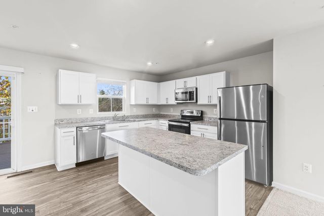 12 WILLOW WOODS DR, La Plata, MD 20646