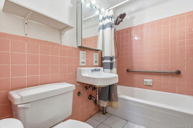 60-11 Broadway 4N, Woodside, NY 11377