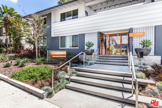 1216 N Crescent Heights Boulevard 18, West Hollywood, CA 90046