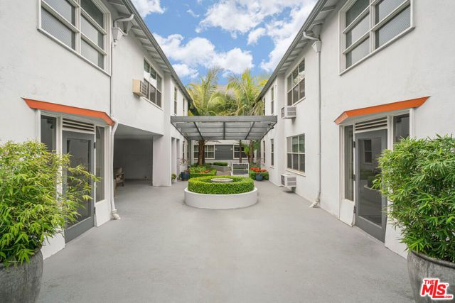 1216 N Crescent Heights Boulevard 18, West Hollywood, CA 90046