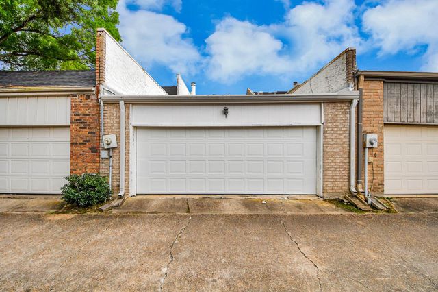 1734 S Gessner Road, Houston, TX 77063