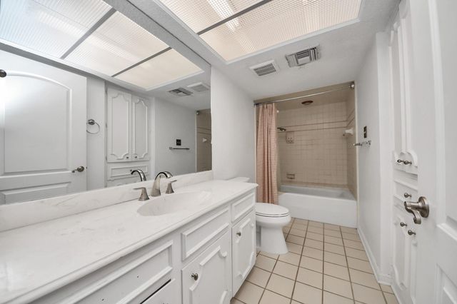 1734 S Gessner Road, Houston, TX 77063