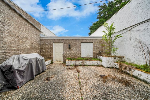 1734 S Gessner Road, Houston, TX 77063