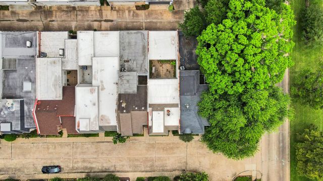 1734 S Gessner Road, Houston, TX 77063
