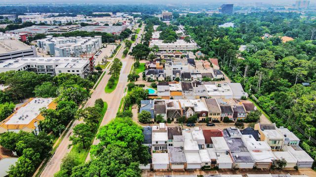1734 S Gessner Road, Houston, TX 77063