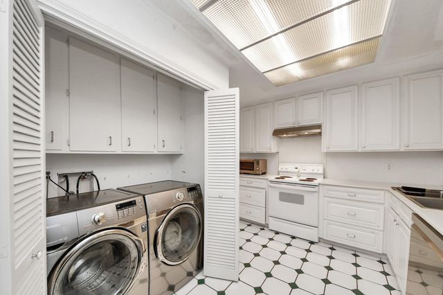 1734 S Gessner Road, Houston, TX 77063