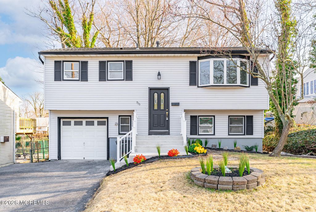 975 S Concourse, Cliffwood Beach, NJ 07735