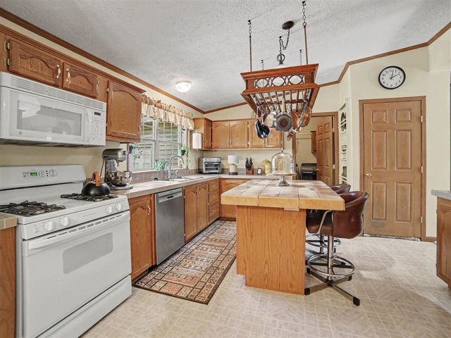4905 N Wayne Road, Pentwater, MI 49449