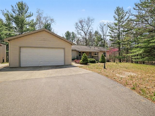 4905 N Wayne Road, Pentwater, MI 49449