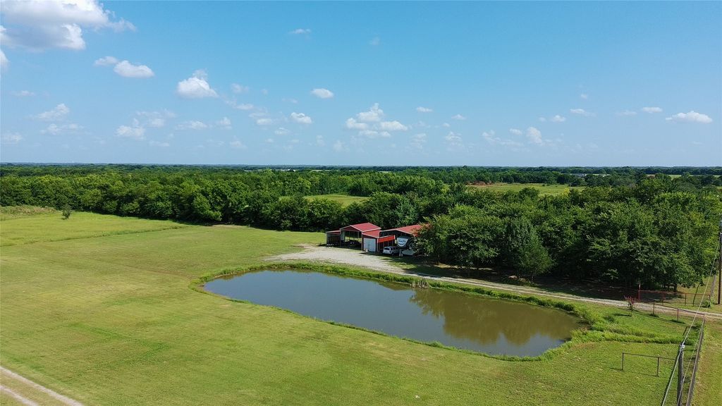 1242 N FM 1752, Savoy, TX 75479