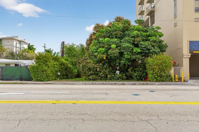 975 SW 37th Avenue, Miami, FL 33135