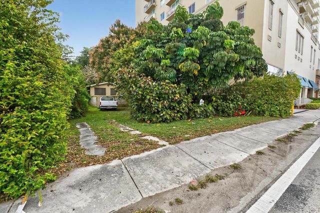 975 SW 37th Avenue, Miami, FL 33135