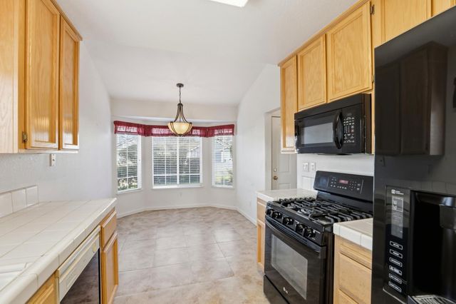 8657 Meandering Way, Antelope, CA 95843