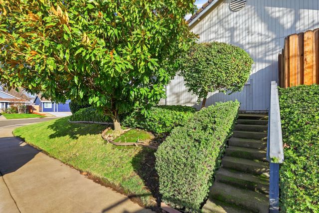 8657 Meandering Way, Antelope, CA 95843