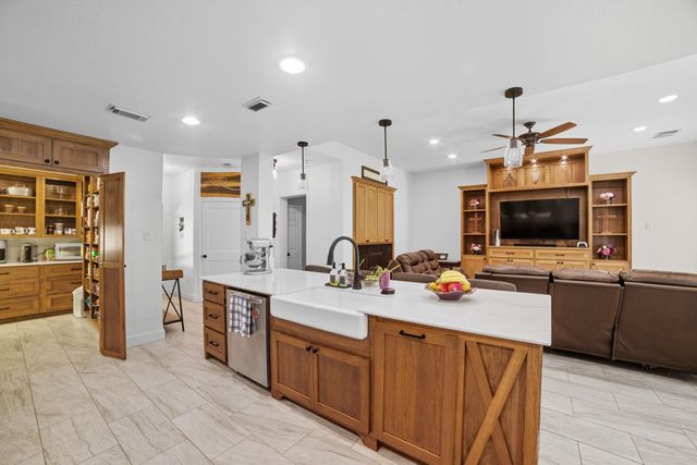 155 Fm 1441 A, Bastrop, TX 78602