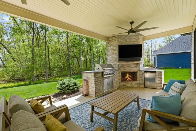 216 Anmer Hall, Fort Wayne, IN 46845