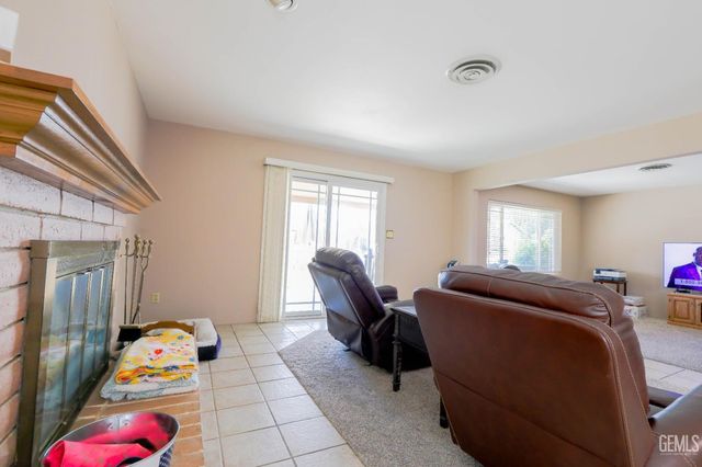 7605 Wide Loop Road, Bakersfield, CA 93309