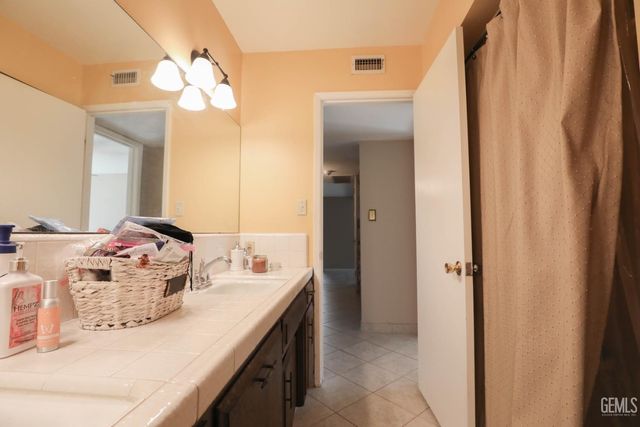 7605 Wide Loop Road, Bakersfield, CA 93309