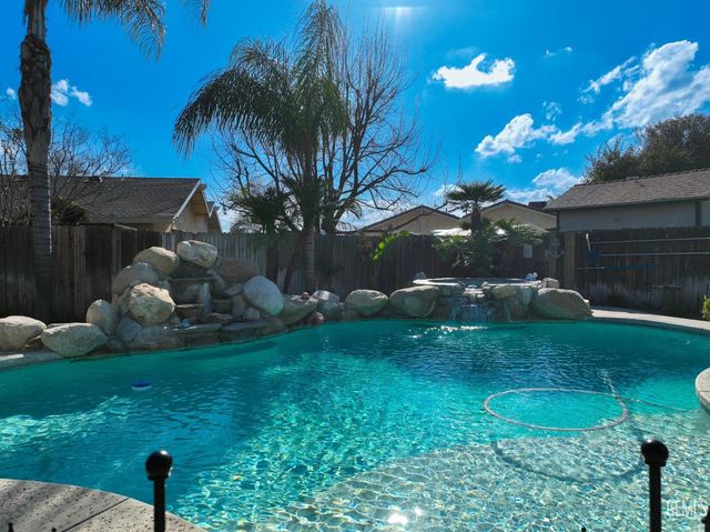 7605 Wide Loop Road, Bakersfield, CA 93309