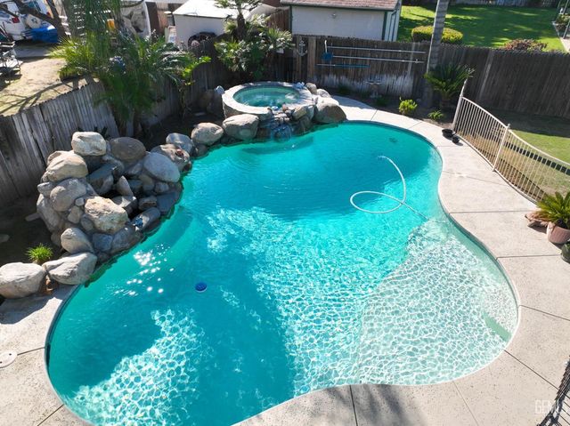 7605 Wide Loop Road, Bakersfield, CA 93309