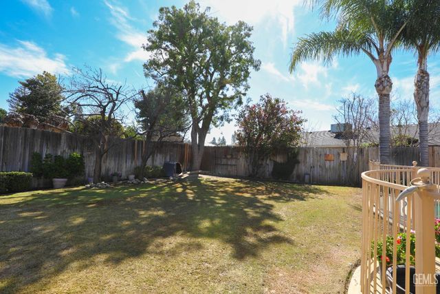 7605 Wide Loop Road, Bakersfield, CA 93309