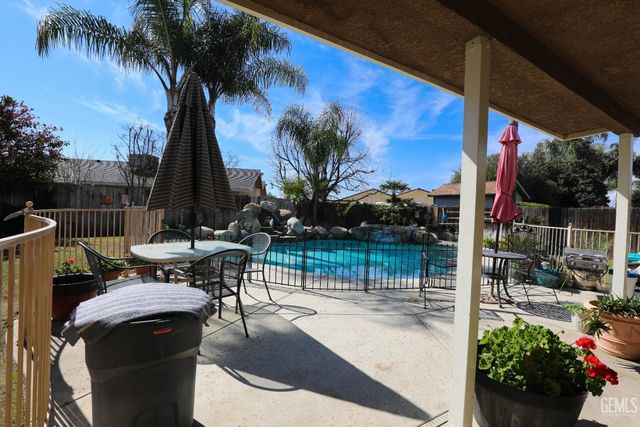 7605 Wide Loop Road, Bakersfield, CA 93309