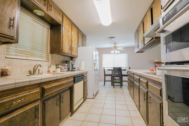 7605 Wide Loop Road, Bakersfield, CA 93309