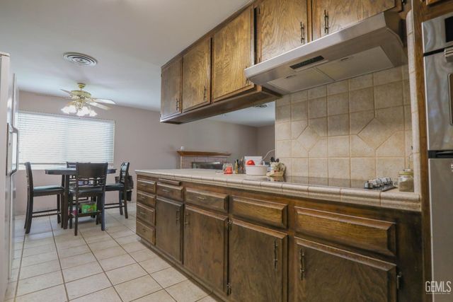 7605 Wide Loop Road, Bakersfield, CA 93309