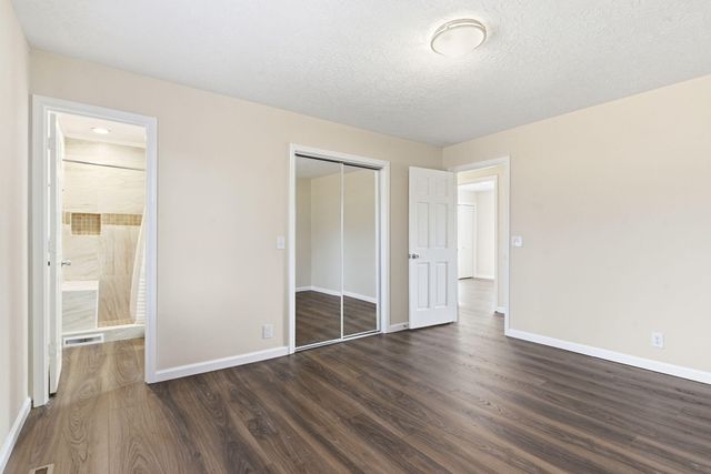 2431 S Kings Avenue, Springfield, MO 65807