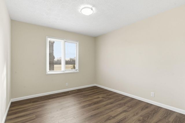 2431 S Kings Avenue, Springfield, MO 65807