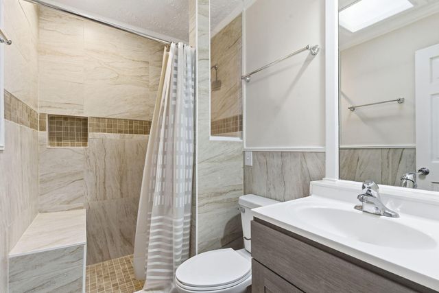 2431 S Kings Avenue, Springfield, MO 65807