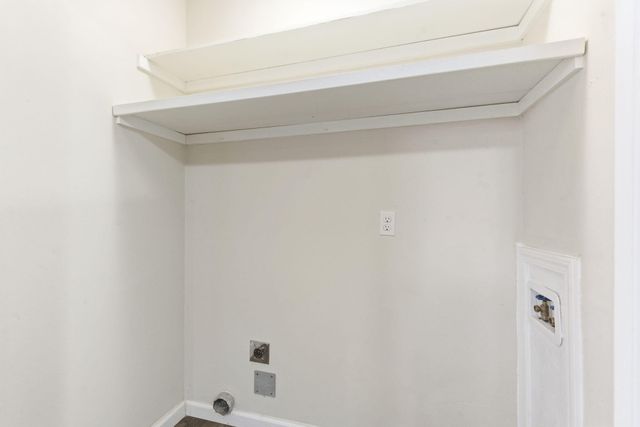 2431 S Kings Avenue, Springfield, MO 65807