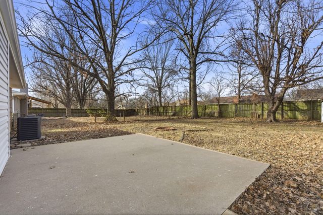 2431 S Kings Avenue, Springfield, MO 65807