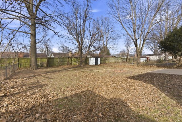 2431 S Kings Avenue, Springfield, MO 65807