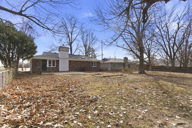 2431 S Kings Avenue, Springfield, MO 65807